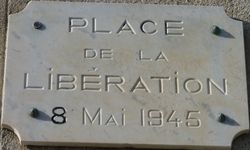 Place de la Libération P1000945.JPG