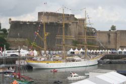 Mircéa dans le port de Brest en juillet 2008