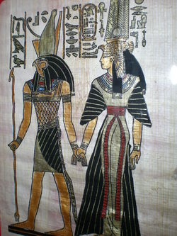 Horus, nom de plusieurs dieux signifie : "celui qui est loin " Dés l'origine, les rois furent assimilés à des Horus. Incarne le principe du bien, devint le fils d'Isis et Osiris. Son animal sacré, le faucon, a été représenté tardivement à Edfou et à Athnibis. Forme une dualité avec Seth, mène Néfertari vers la nécropole.